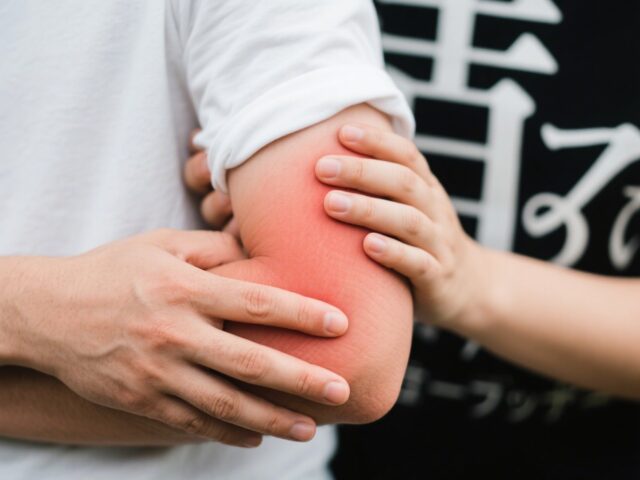戸塚で肘の痛みにお困りの方へ｜サポーターでは限界を感じたら整骨院へ