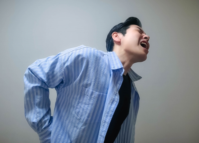 ぎっくり腰の原因は腰だけじゃない！全身バランスが重要な理由